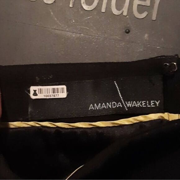 Amanda Wakeley Mid-Rise Pleated
Aline Skirt - Picture 4 of 10